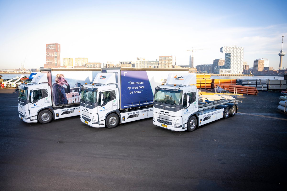 Met de komst van dit drietal elektrische Volvo’s FM zijn we weer een stap dichterbij een volledig emissievrij wagenpark. Samen met onze opdrachtgever <a href="/StihoBV/">Stiho</a> zijn we duurzaam op weg naar de bouw!

<a href="/VolvoTrucks/">Volvo Trucks</a> #bouw #bouwmaterialen #logistiek #samenwerking #Rotterdam