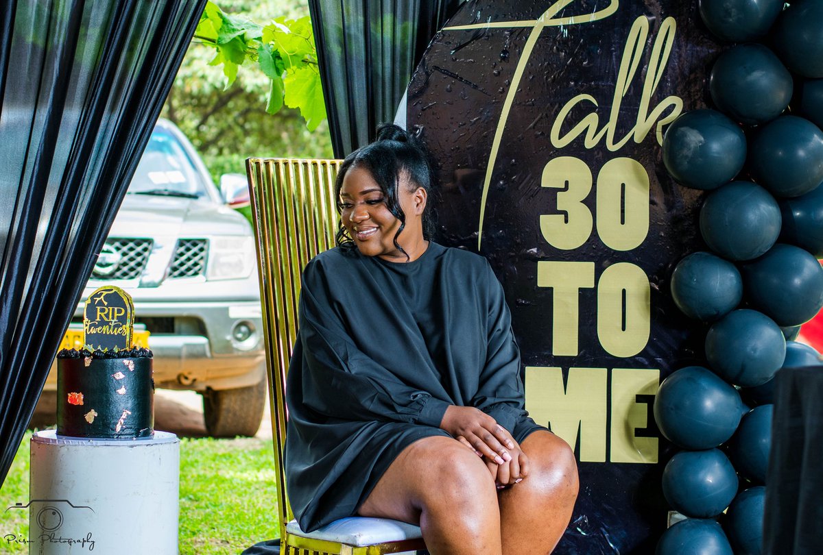 AnesuMagobeya's tweet photo. 30th birthday celebration went like this https://t.co/Go15FM8Y2R
