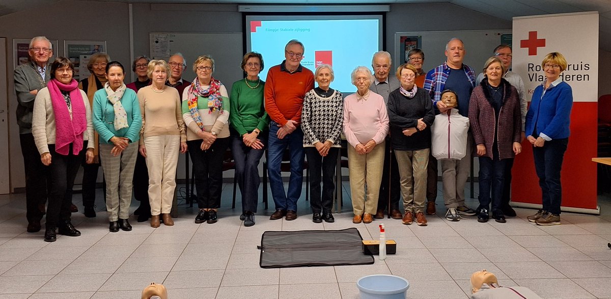 RKKortrijk's tweet photo. Dinsdagnamiddag volgden de leden van NEOS Kortrijk een opleiding reanimeren. S'avonds zijn we dan gestart met de nieuwe cursus Eerste Hulp 
Wie een opleiding reanimeren wil volgen kan inschrijven voor de volgende opleiding op 16 februari via https://t.co/q14FV6N2Ss https://t.co/nTvSGaLq6v