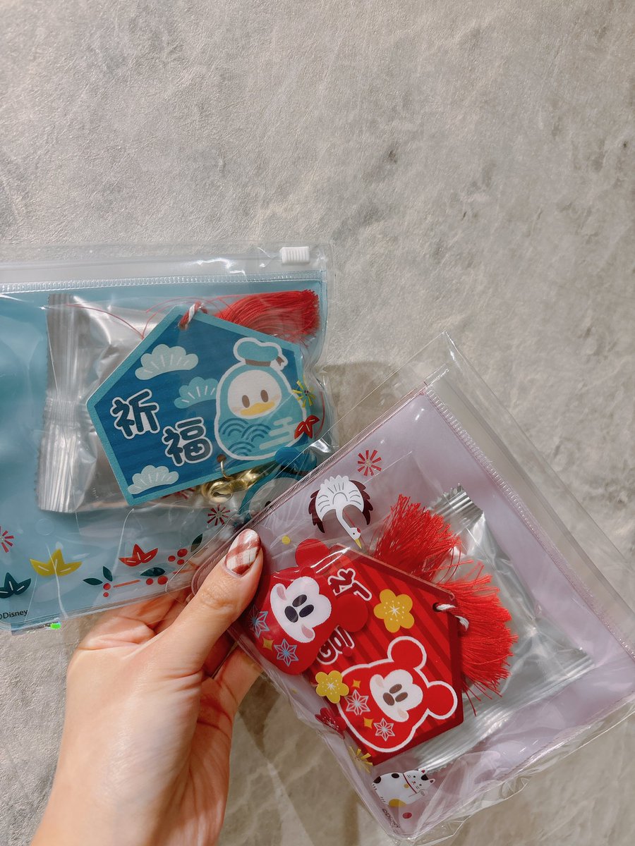 昨日セブンでお正月アイテムをゲットした！
絵馬はミッキー、ドナルド、チデちゃんがあります❤️

#香港ディズニー
