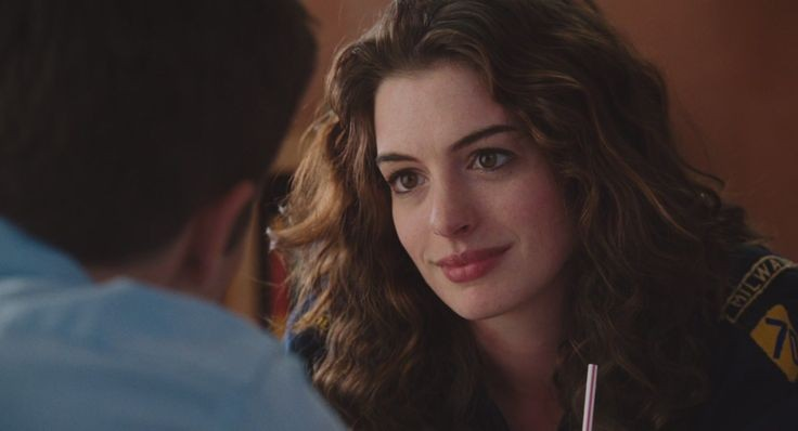 TheCinesthetic's tweet photo. anne hathaway in love and other drugs https://t.co/Wj8oMxjVMN