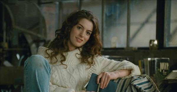TheCinesthetic's tweet photo. anne hathaway in love and other drugs https://t.co/Wj8oMxjVMN