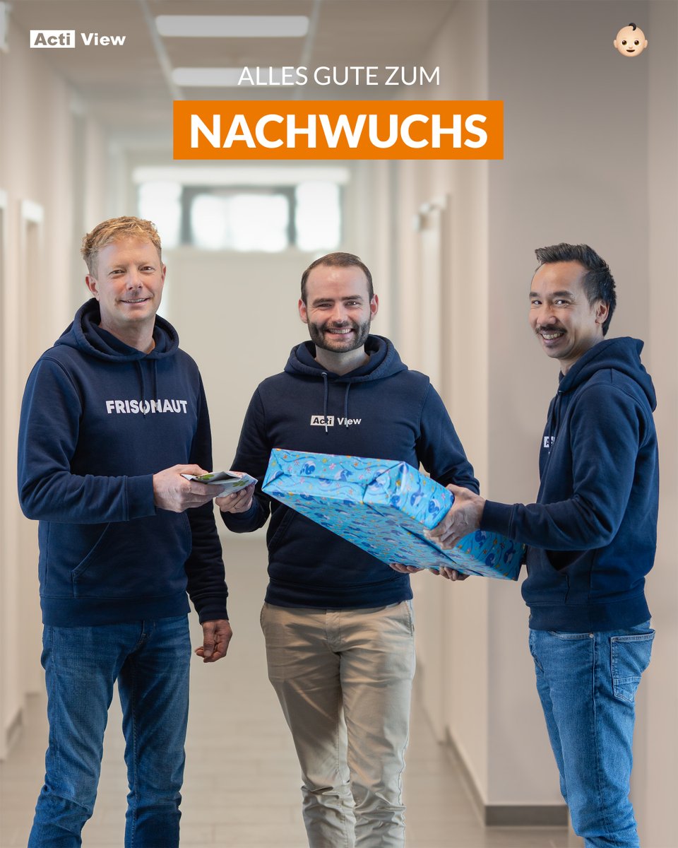 actiview's tweet photo. André, der strahlend in der Mitte des Bildes steht, hat vor kurzem einen wundervollen Grund zur Freude bekommen – Nachwuchs! 👶🏻
Deshalb haben wir es uns nicht nehmen lassen, ihm und seiner Familie ein herzliches Geschenk zu überreichen 🎁
#aurich #actiview #nachwuchs https://t.co/yBX0KnAjii