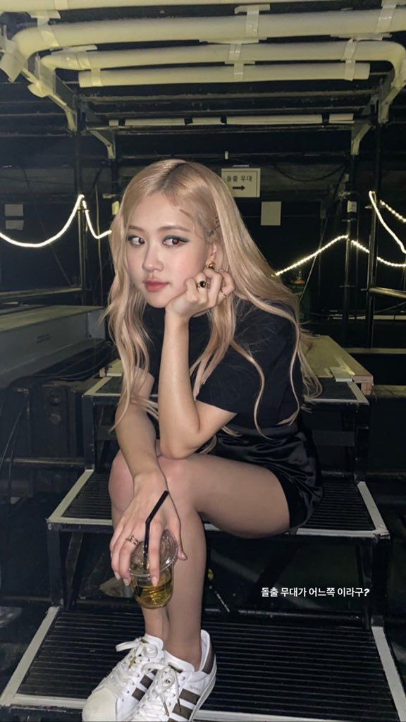rosé pics tweet media