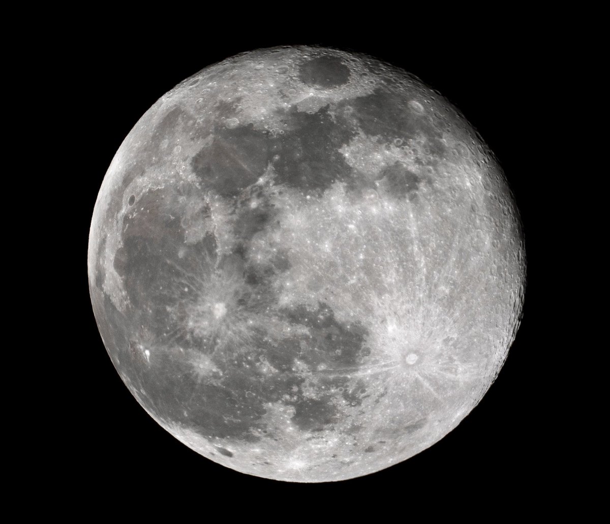 Fridays moon - bright and cheerful !