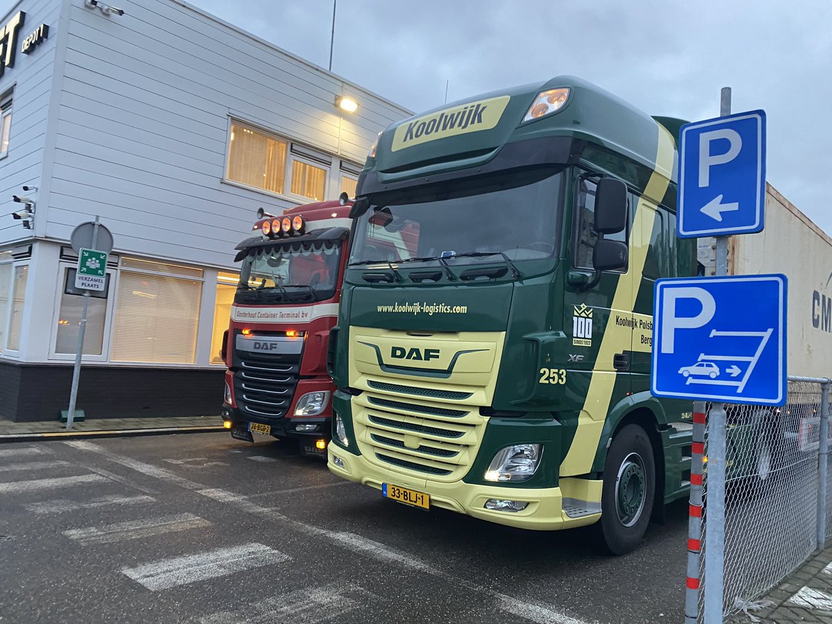 MeromTi's tweet photo. Goeiesmorguss😎👋
Vandaag rondje havens en raad is wat ik tegen kom.......
Blijken er toch nog chauffeurs bij Koolwijk verstandig te zijn! @WalterHornung 🤭🤭 #TeamDAF 🤣😂
Werkzuhhh!!😎🥳 https://t.co/sWtnn8Ij60