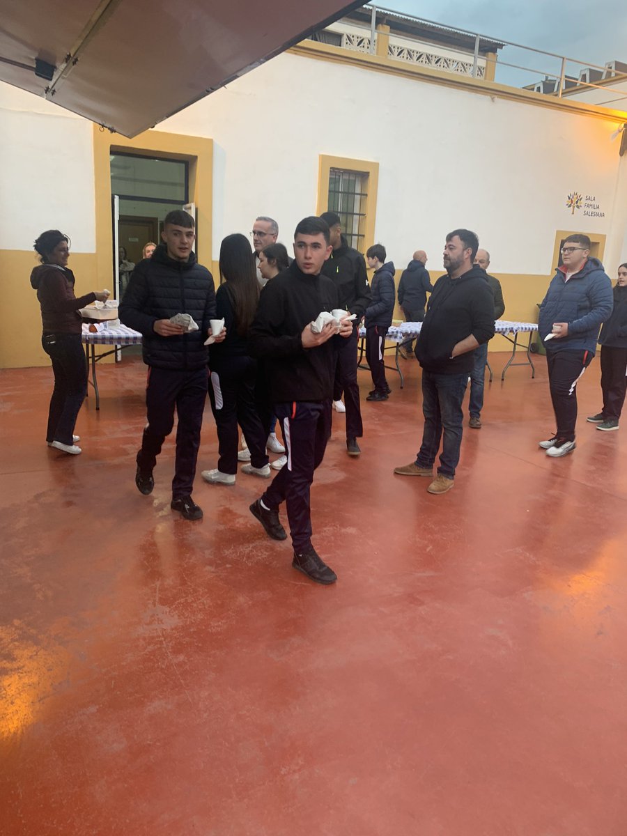 Desayunando churros con chocolate