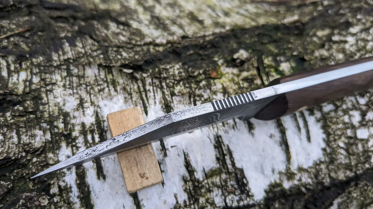 CastricumKnives's tweet photo. Handmade 17cm full tang germanic norse seax knife with walnut handle. 

€129 check the link in my profile. 02 Steel

Blade Length: 8.5cm

Blade Thickness: 3.4mm

Blade Height: 24mm

Handle Length: 8.5cm

Handle Thickness:14mm

Handle Height: 22mm https://t.co/wfiaLsmzxy
