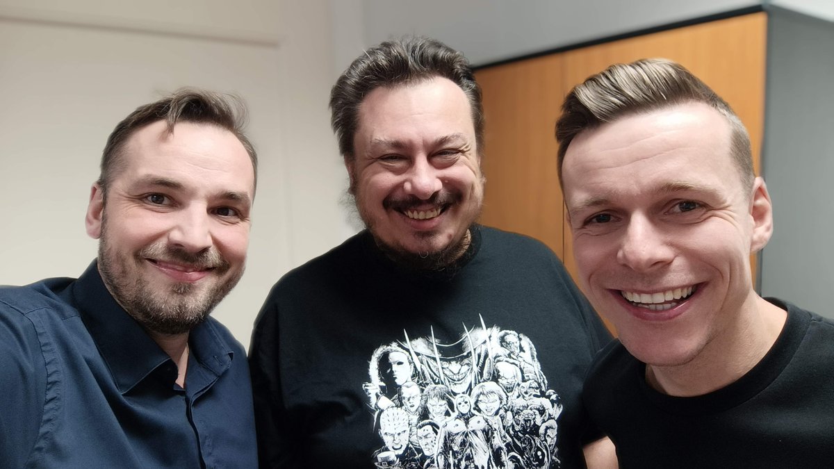 podvocasem's tweet photo. Sice bychom měli chvilku s tím teasováním počkat, ale z tohoto hosta máme takovou radost, že to leakneme už teď! V osmé sérii se můžete těšit na legendu českého herního vývoje a autora mimořádně úspěšné indie skákačky Bzzzt Karla Matějku alias KO.DLLa! Držte si klobouky! https://t.co/k5A2JpU8II