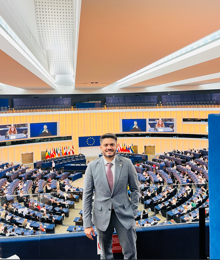 #PUANRisingStar: Fawad, a #Global #UGRAD alum, recently wowed at European Youth Event in France among 8500 attendees! But that's not all - he's also sought-after speaker, guiding aspiring students through Scholarships Corner. Applauding Fawad's global impact! #GlobalAchievements