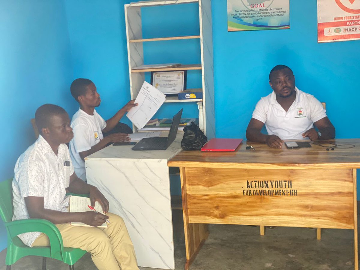 ActionYout7989's tweet photo. Monitoring visit by the Regional HIV focal person, Bono East and the Kintampo North Municipal HIV focal person to @ActionYout7989, @NangaNyindam. This visit accorded us the opportunity to take stock of the HIV Self-Testing exercise in 2023.

 Thanks to @GHANET6 https://t.co/Oe67Chvodu