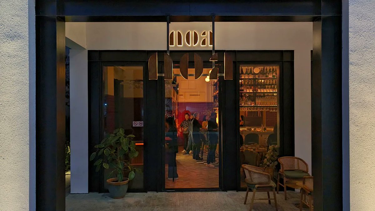 LBDspirits's tweet photo. Last night we had great fun at beautiful Noa Lounge - Singapore with the first group of people outside Europe getting to sample some great liquid mixed with my terrible patter!
Gin, whisky, rum and even a cheeky wee negroni #projectNEGRONIDEFINITIO
#littlebrowndog #lbdgin https://t.co/y2LzbGGLzf