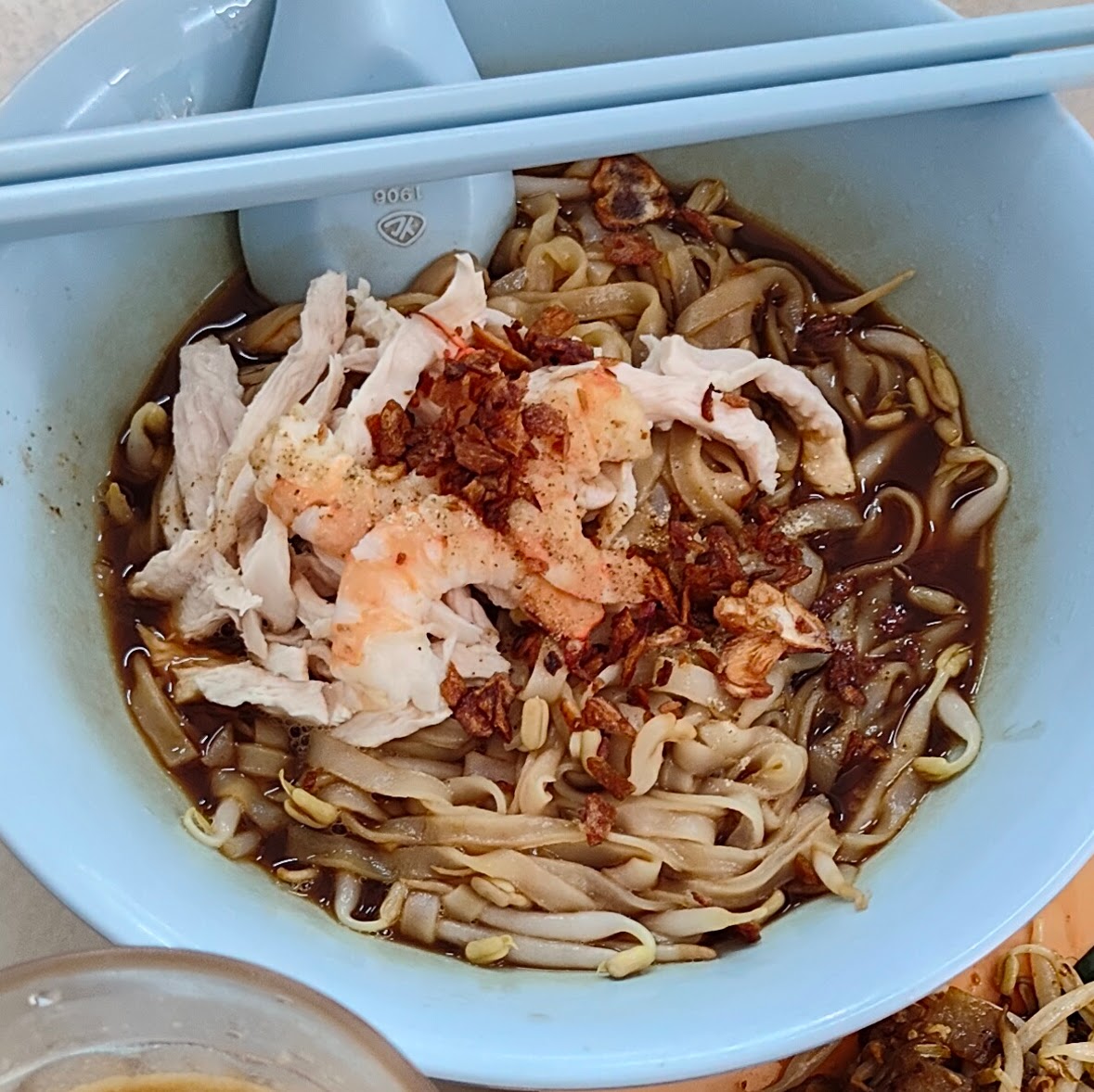 jjbeh's tweet photo. Sometimes I feel like I want to publish a food related series, like, say, "The Kopitiam Chronicles" or something. I'd be able to unleash the camera roll volume of Gastronomica-level (not really) photos. #kopitiam #kopi #CKT #Ipoh #mee https://t.co/iaVtRJTFPQ