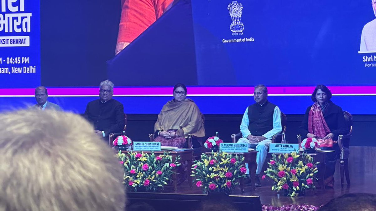 Awwed by <a href="/smritiirani/">Smriti Z Irani</a>'s wit at #SashaktNaariSashaktBharat! Her playful remark on God assigning all challenging jobs to women was delivered with humour, but so resonates with the depth of women's challenges!!   #EmpowerWomen #WorkplaceInclusion