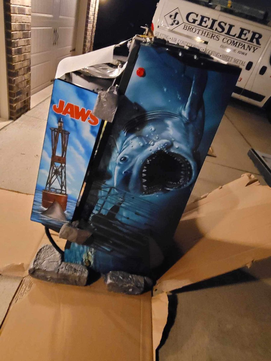WeBuyPinball's tweet photo. Iβm ready to play it! #JawsPinball https://t.co/4XSzdfHsjQ