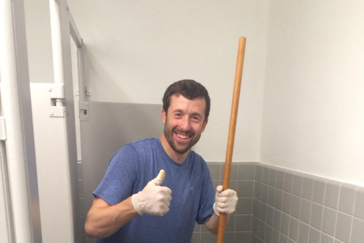 This Former Banker Turned Janitor Now Makes $10 Million Annually on His Cleaning Business dlvr.it/T25zWH