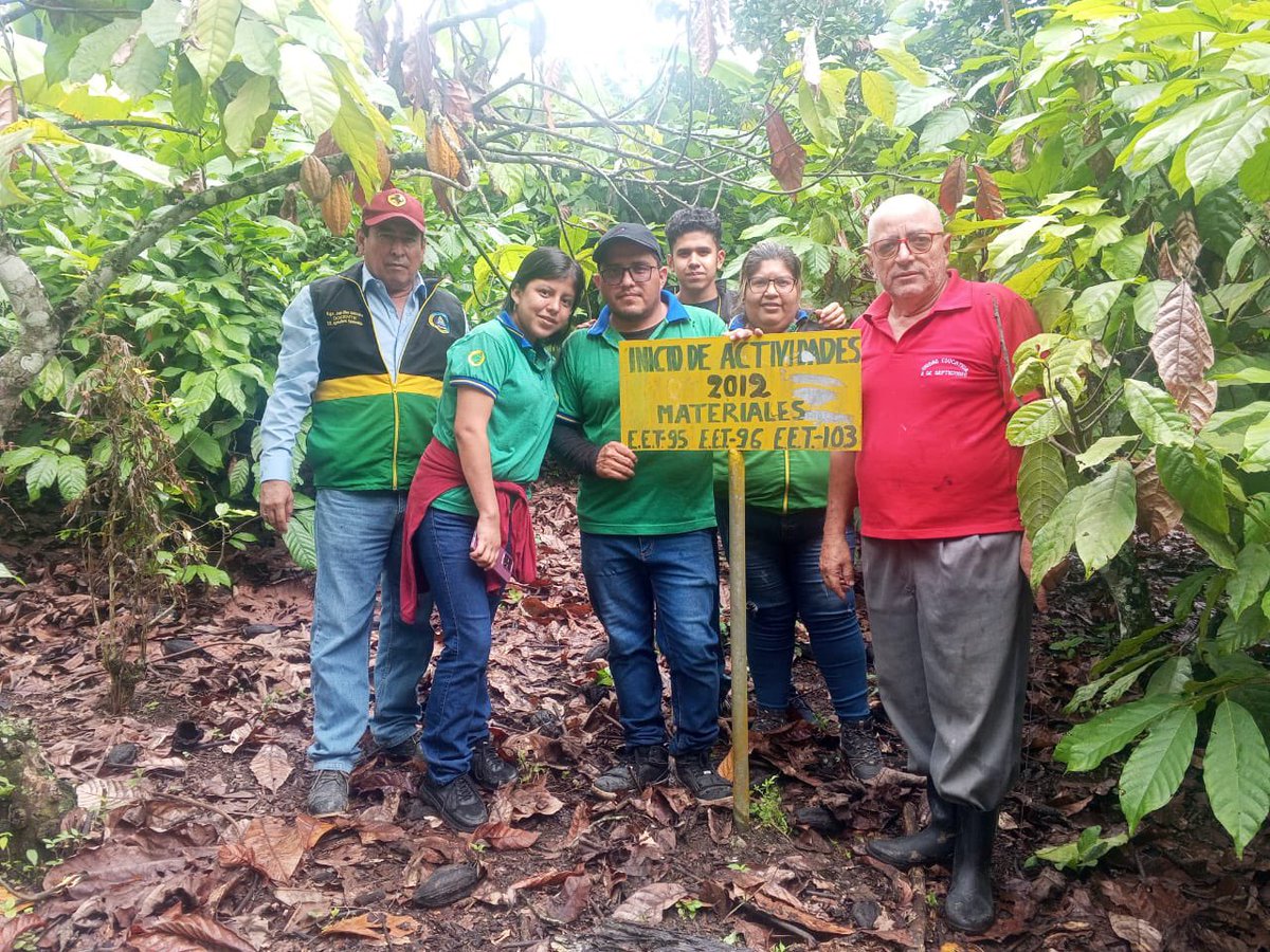 ISTPEM1's tweet photo. Estudiantes y docentes del #Istpem efectuaron la visita técnica a la finca agrícola autosuficiente Giler Pazmiño en el cantón Pichincha, provincia de Manabí. La finalidad de la actividad fue de identificar el manejo técnico de cultivos de ciclos cortos y peremnes.
#CrecemosJuntos https://t.co/iwybAKU59e