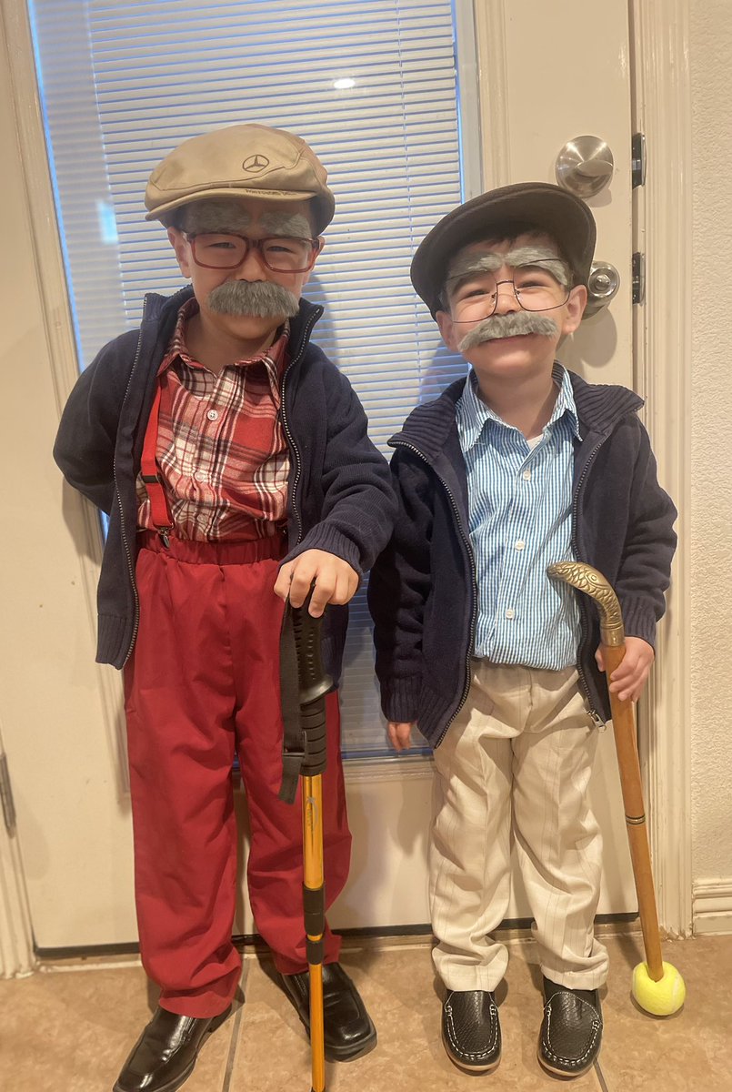 PCho_IES's tweet image. Happy 💯 Days of School! 🎉#KnightsChangeTheWorld 🌎   #ItsAnItuarteThing 🏰🧡💜