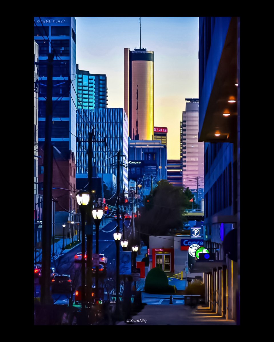 Sunset in Midtown ATL 📸🌆💫 @SeanD6711 #atlanta #photography #sunset #glow #seand67 #iloveatl #midtownatlanta #streetphotography #streetlife #sunsetphotography #skyscraper #traffic #architecture #bestofatlanta