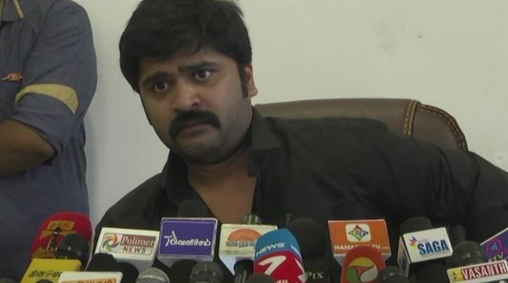 Afridhvj's tweet photo. Hapiee new year to all ❤️😂
#STR48 #Simbu #strnewyear #NewYear2024 #newyer #SilambarasanTR https://t.co/dgLRJQTfhj