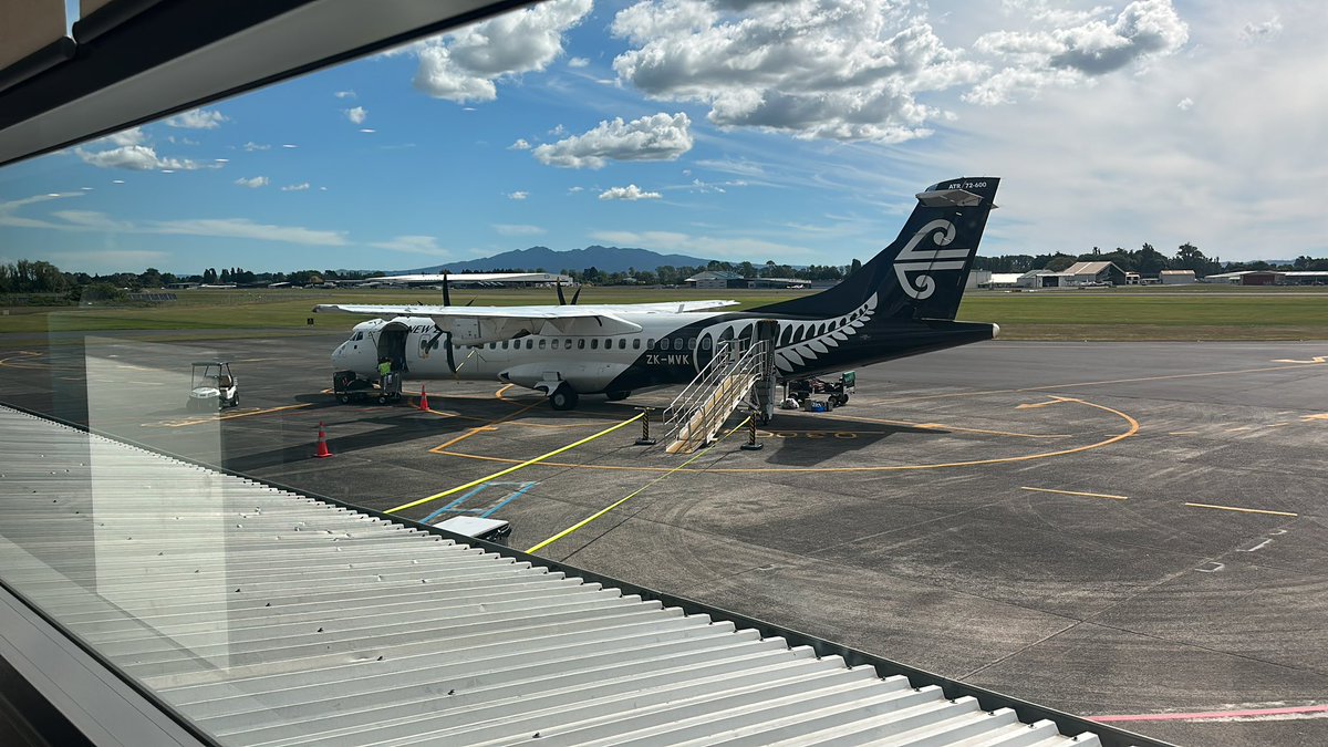 It’s amazing what can be achieved when the team get together…. The outlook is looking sunny for <a href="/roundable_io/">Roundable</a>! Time to fly home 🐈 ☀️ 🍹