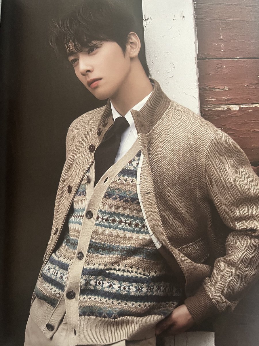 ChaEunwooINTL's tweet photo. 📸 Cha Eunwoo Official Photo Book in LA

©always_cew
#CHAEUNWOO #차은우
#チャウヌ #车银优 #ชาอึนอู #車銀優 https://t.co/08xIL6gjEJ