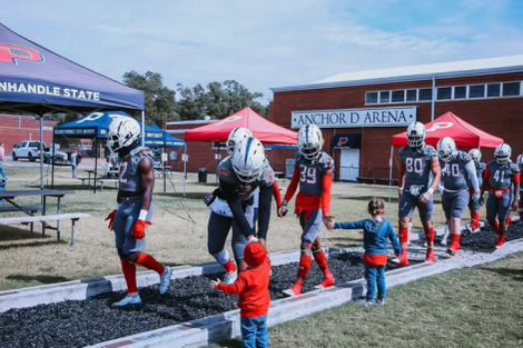 4VailahiSiona's tweet photo. Thank you @OPSUFootball and @CoachS_Kurtz for the official offer and love. I can’t believe you and @CoachKKerns coached my cousin @SioneMolisi at Snow college. #22 is a @SLCEastHighFB football legend. #Grateful https://t.co/GjNyOoKwMK