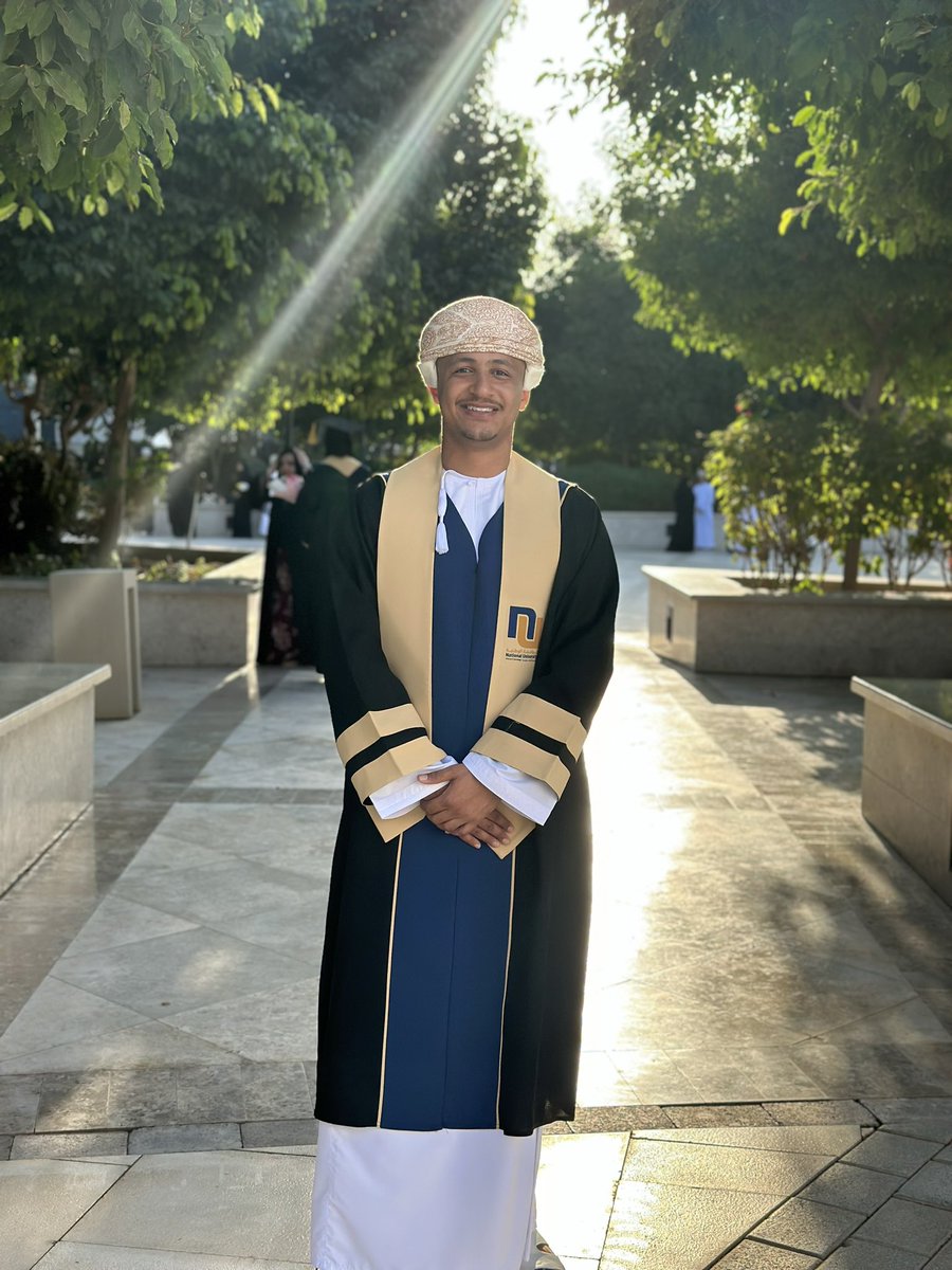 SMaskiry's tweet photo. الحمدالله 🧑‍🎓🎓 https://t.co/zOupvbq7B4
