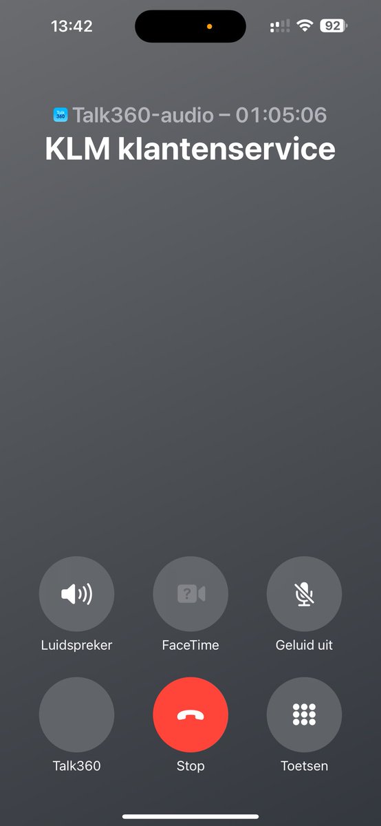 RdeHoo's tweet photo. This afternoon I already waited 1hr and 7 minutes and the someone hang up without talking to me. 😡😡#klm #klm_hdesk https://t.co/896YW6ZlE5