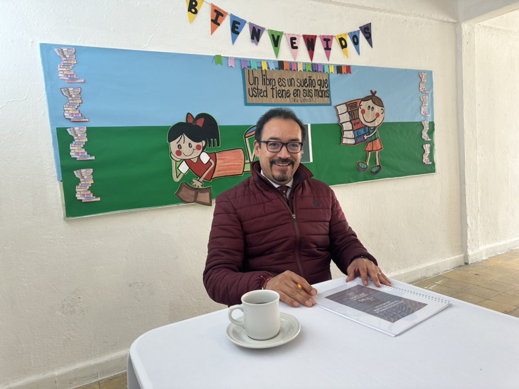F_CarrilloA's tweet photo. Círculo de lectura #P119 #Jiquipilco 
#ElPoderDeServir 
Guía Ética para la transformación de México.
@SubdireccionC 
@BasicaSEPH https://t.co/ToJIoj2Imt