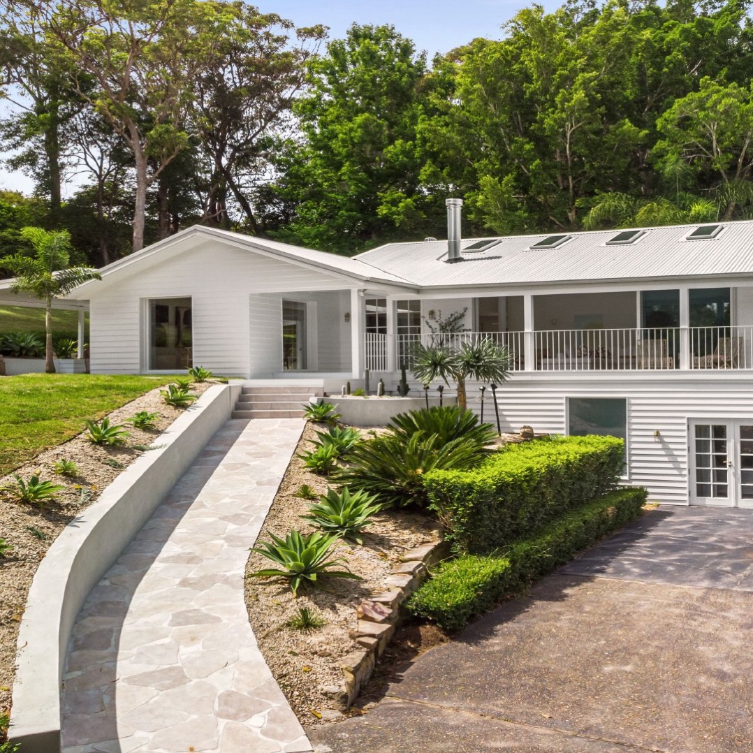 AccomHolidays's tweet photo. 🏖️Experience an unforgettable family beach holiday at this stunning resort estate. Nestled on 1.6 acres of private bushland, this spacious 6-bedroom, 4-bathroom homestead is a mere 10-minute stroll (750 meters) from Macmasters Beach.
#AccomHolidays #Macmasters https://t.co/QMr1qWoEh9