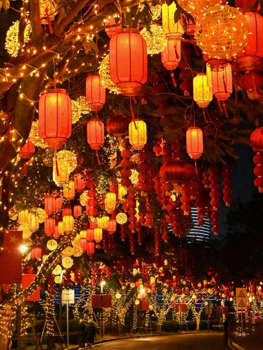 yugandianshitai's tweet photo. 中国年味儿·大紅燈籠高高掛（廈門） https://t.co/bUWkEKjL9N