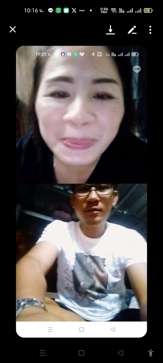 รักแม่ถึงแม้เราจะไม่ได้อยูด้วยกันก็ตาม  อยากยอให้รู้นะว่า  รักแม่อยู่นะ    
ถึงเธอจะหมดรักพ่อ