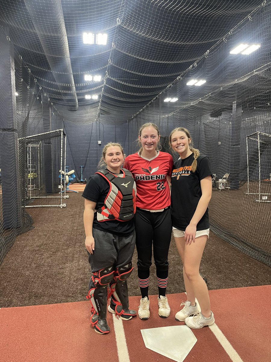 VA_Phoenix_Wood's tweet image. Loved seeing both of our 2026 RHP’s @EmmaSartin22 and @AddisonClark26 along with our workhorse 2025 C @LaurenS49 working tonight with @GillisFastpitch  on the campus of @LibertySB tonight!  @DrDotShortstop @SamiFagan @coachkfagan @kickem2theKIRB