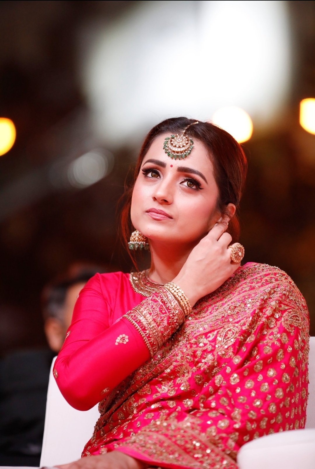 GFJIOykWoAAPEx9?format=jpg&name=large