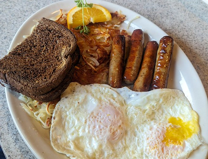 noelieululanib's tweet photo. There is no better place to eat than #BethsCafe. https://t.co/qdvXV6A1A3