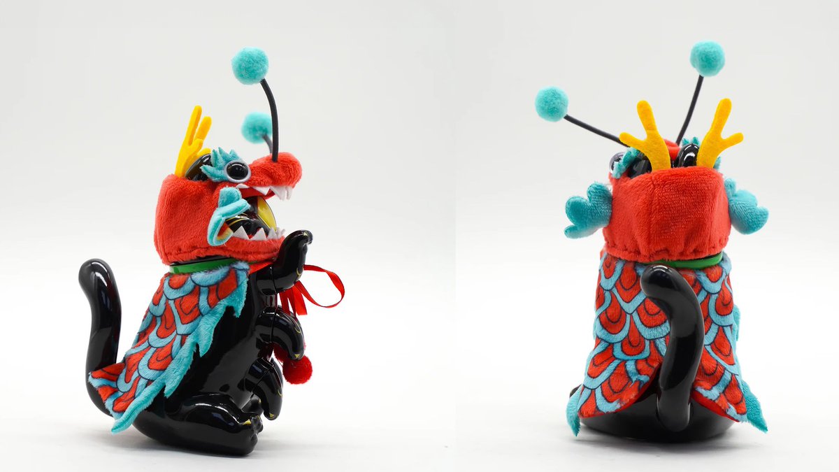 Happy Chinese New Year! Ababo celebrates the festive holiday with her Year of the Dragon Kiiti from Unbox Industries.  The wildly fun plush + vinyl combo is cute, charming &amp; maybe a bit funk, but then again this IS a one-eyed cat with way too many paws.vinylpulse.com/2024/01/year-o…