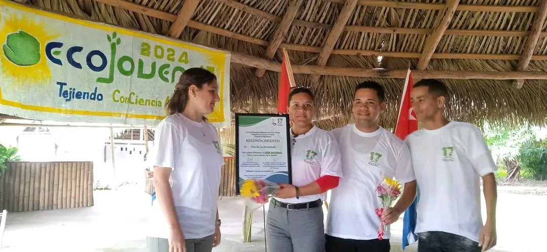 EddyAlmagu68232's tweet photo. Nos enorgullece y  llena de compromisos que #IslaDeLaJuventud fuera seleccionada la SEDE NACIONAL del acto por el Aniversario #17ReJAC y que desde la Jungla de Jones, hermoso y natural lugar cargado de historia de la geografía Pinera se lanzara la convocatoria al evento #EcoJoven https://t.co/bJ0PMsFNOL