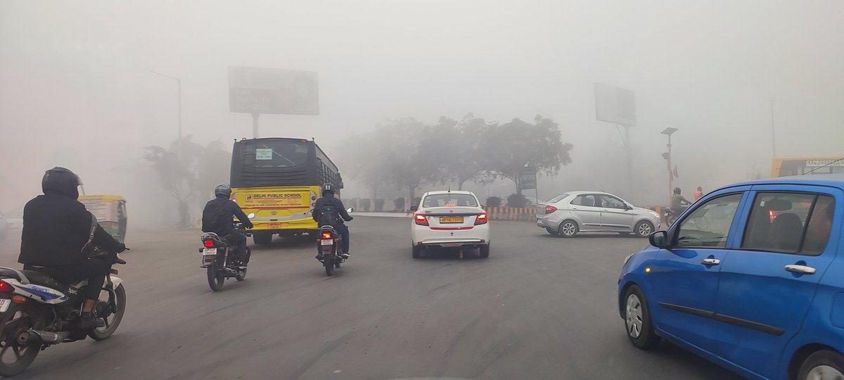 Manishsriv007's tweet photo. @dmgbnagar @CMOfficeUP @myogioffice  Sir, please see, there is a lot of fog and cold and children are going to school, so please take a proper decision before any accident occurs. https://t.co/RmLDEBNxnI