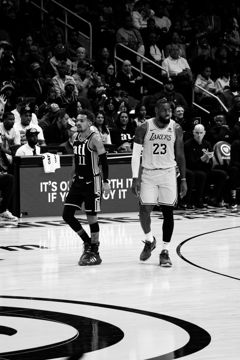 TheTraeYoung's tweet photo. #WeMove https://t.co/Pze2Ggaa5Q