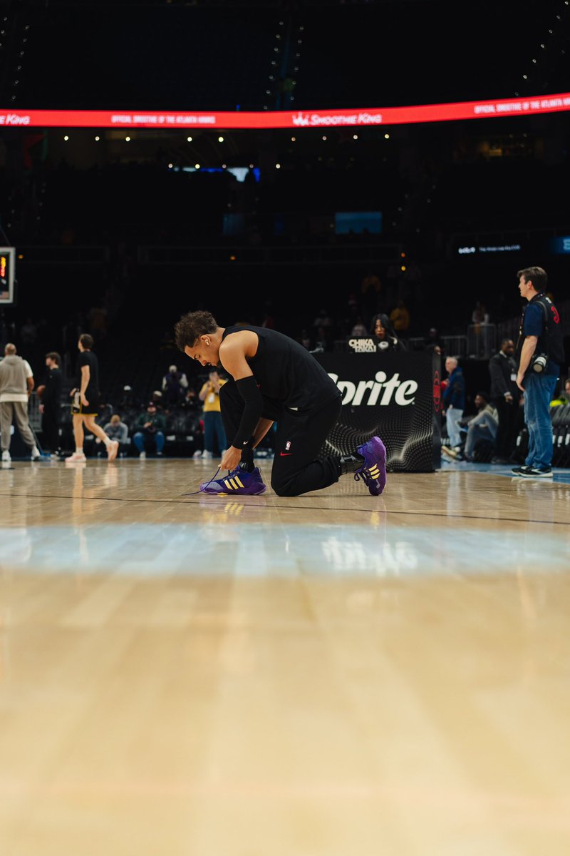 TheTraeYoung's tweet photo. #WeMove https://t.co/Pze2Ggaa5Q