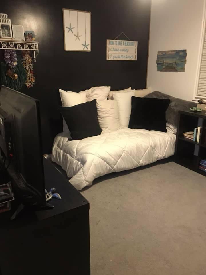 watchmefly13's tweet photo. Itβs been 5 years today since my #Shecave was finished! It has changed over the years but I still love my SHE CAVE ππ
#ThrowbackTuesday #TuesdayFeeling #Tuesdayvibes #Tuesdaythoughts https://t.co/NirCwaKhwB