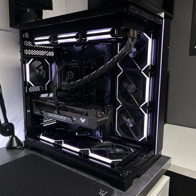 Who wants to get me a custom $6k PC I built? 🤷🏻&zwj;♂️😬🤤😍   (it&rsquo;ll look something like this) https://t.c