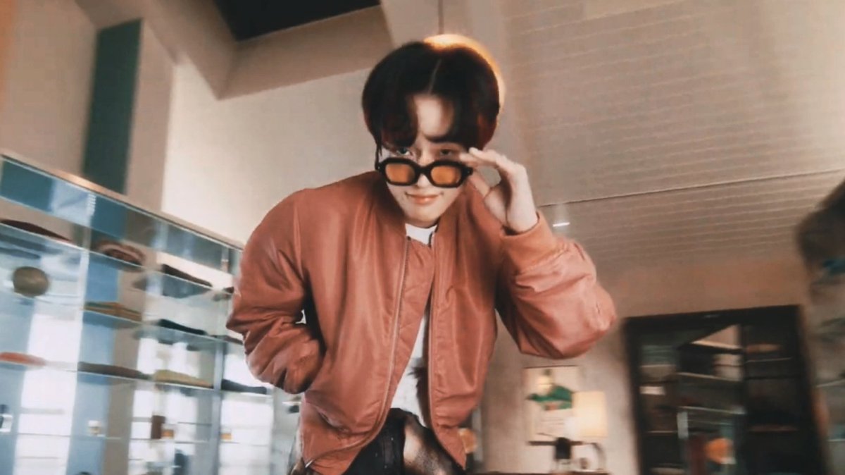 chenlewall's tweet photo. the coolest boy, chenle. https://t.co/gBxqpJaOwN