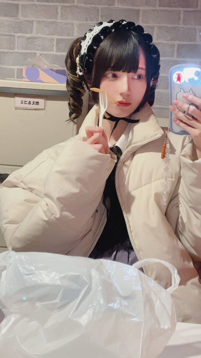 yanemintchan's tweet photo. おはよ 私は縦ロールの申し子
こっちは炎につつまれたﾁｰﾊﾞ https://t.co/6M5FJF1K3Z