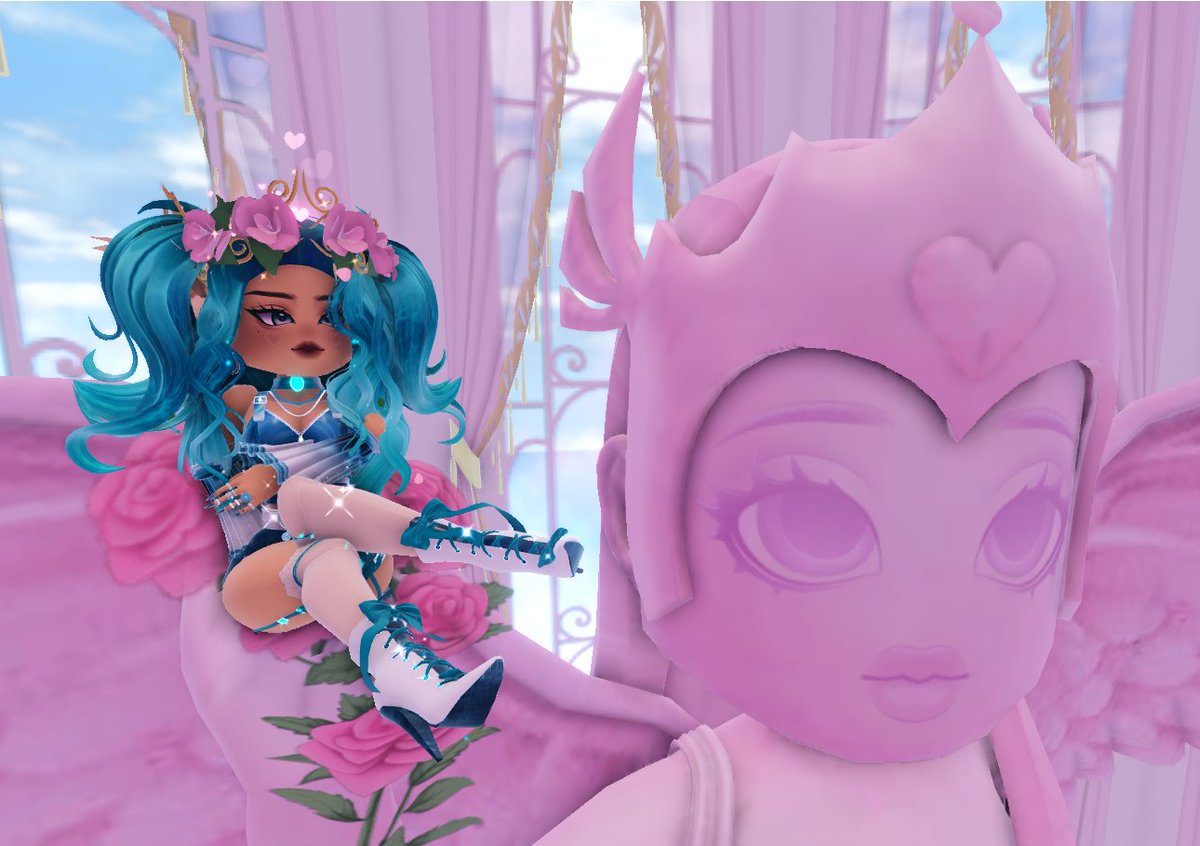 So... I just made my first wish of the new fountain update... and I won the halo I'm screaming. This is the first I've ever won a halo in like four years of playing. I'm so happy, this is my favorite halo design by far. @cheepiroyale it's so gorgeous! Photo: <a href="/Snowfall_Queen/">Snowfall</a>