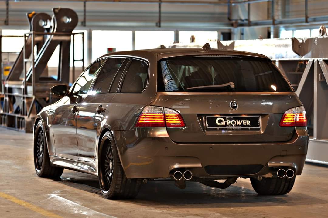 JaMtoka's tweet photo. √ Wednesdays are for Wagons 😎 #WagonWednesday 

√ 2014 G-Power M5 Hurricane RR

√ One-off 5.0L V10 Bi-Kompressor 🦾

√ The fastest touring? 🧐🤔

• 809bhp  at 7,500rpm
• 790Nm at 5,000rpm

• 0-100 km/h: 4,4s
• 0-200 km/h: 9,5s
• 0-300 km/h: 25,6s
• V-Max: 372 km/h

© German Tuning History 🇩🇪