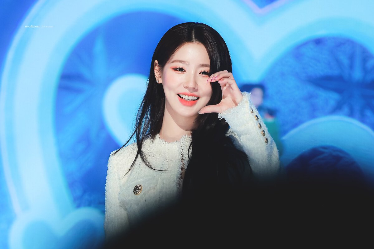 37_zip_'s tweet photo. #미연이생일에_빠져든다_빠져든다
#HappyMiyeonphroditeDay

미연날 미연시💚💖
영원한 우리공주 너무 생일축하해 https://t.co/pCyDGtbWC1