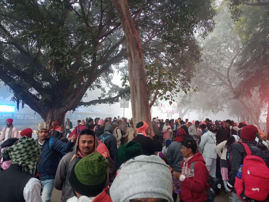 चुनाव आयोग चोर है! 
  चोर है भाई चोर है!! 

#चुनाव_आयोग_पर_महामोर्चा