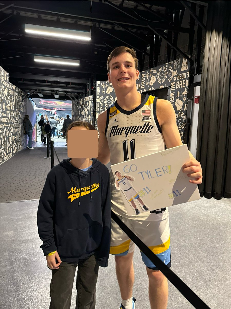 MiShKe5's tweet photo. @BenSteeleMJS She was so nervous she didn’t want her sign. TK smiled and said, “here,  I’ll hold it.” And patiently held the kid’s sign while I snapped pics. She said it was “better than seeing Taylor Swift.” 

And that’s all I need to know about Tyler. “Who are you when no one is watching.” https://t.co/GJIEGx4KPf
